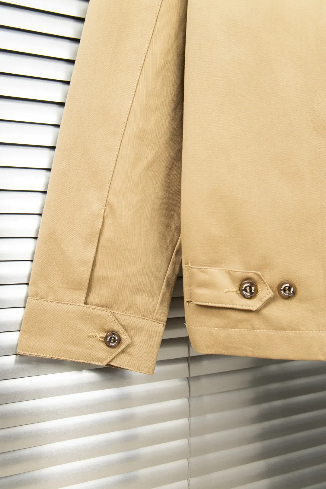 🅿️330 new model number: B129 Ralph Lauren's new 2024 classic old money style stand collar executive zipper jacket 1️⃣Selected from high-quality original developed pure cotton fabrics, with customized plaid lining inside, the overall wearing effect is very soft and comfortable, 2️⃣The workmanship details are perfectly controlled, the chest is exquisitely embroidered with small logos, and the dropped shoulders are made of splicing technology to create a unique design style that highlights your personality! The version is simple but not simple! 3️⃣ Complete with tag accessories, unisex design, and a very versatile jacket for men and women! Color: black, navy, khaki, green Size: S, M, L, XL